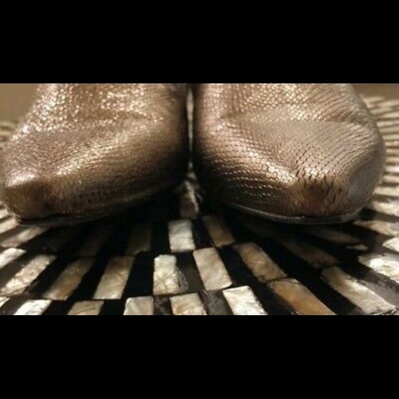 Calvin Klein Gold Lizard Pointed Flats - Picture 2 of 7